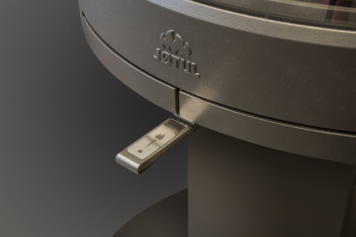 Close-up of the air control on the Jøtul F 370 V2 Advance wood heater