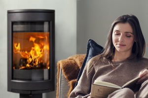 Jøtul F 370 V2 Advance providing wood heating in a contemporary home