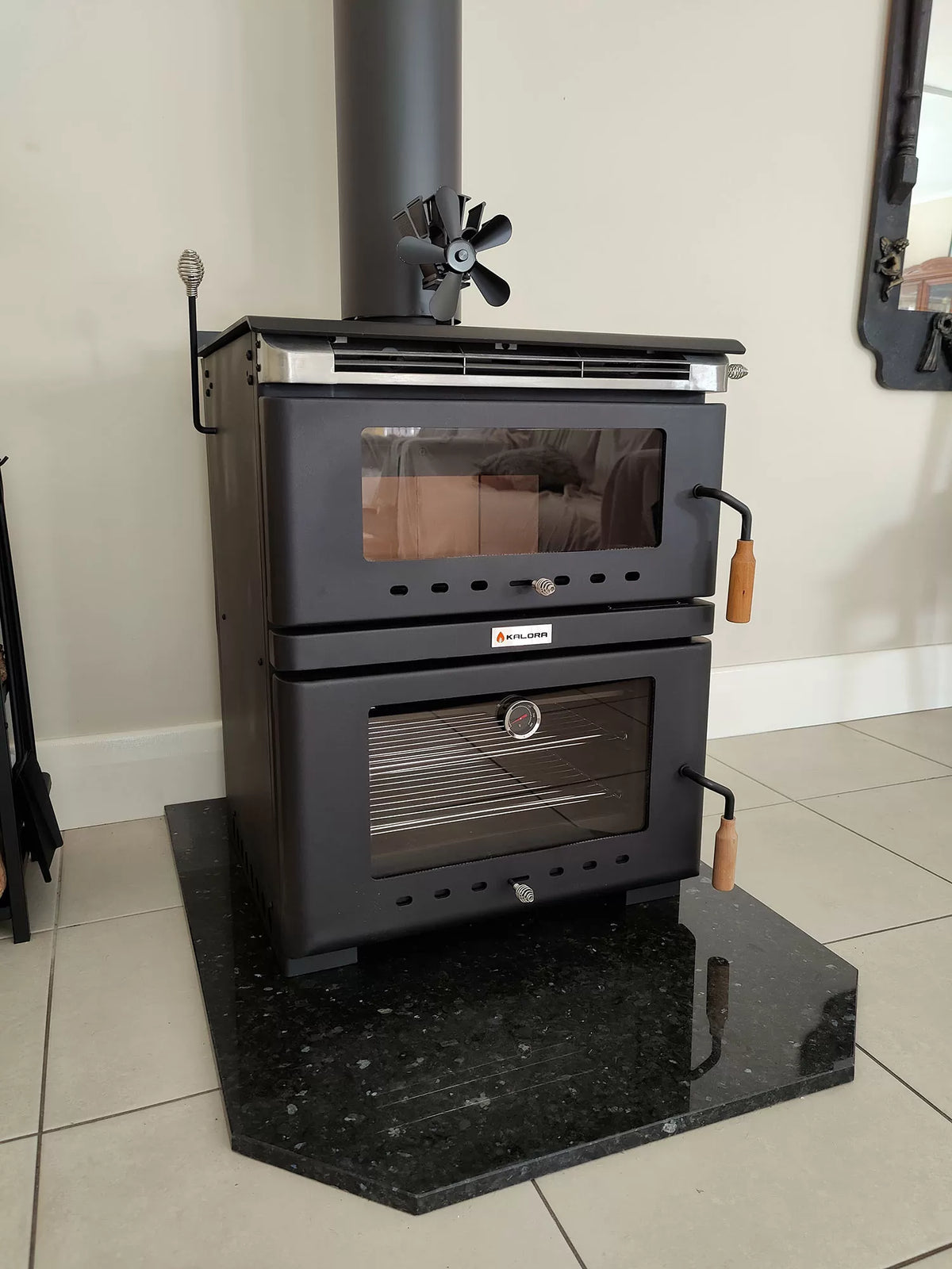 Kalora Fusion wood heater with integrated baker's oven