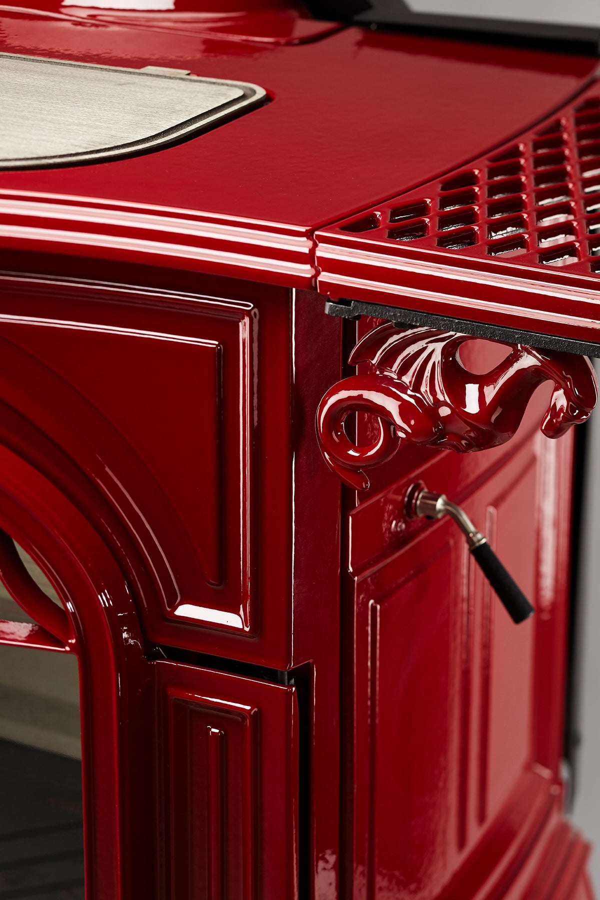 Vermont Castings Defiant Bordeaux Enamel cast iron finish and side detail